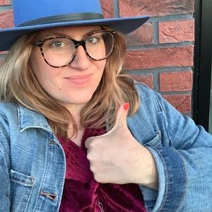 Meet your Posher, Cassandra